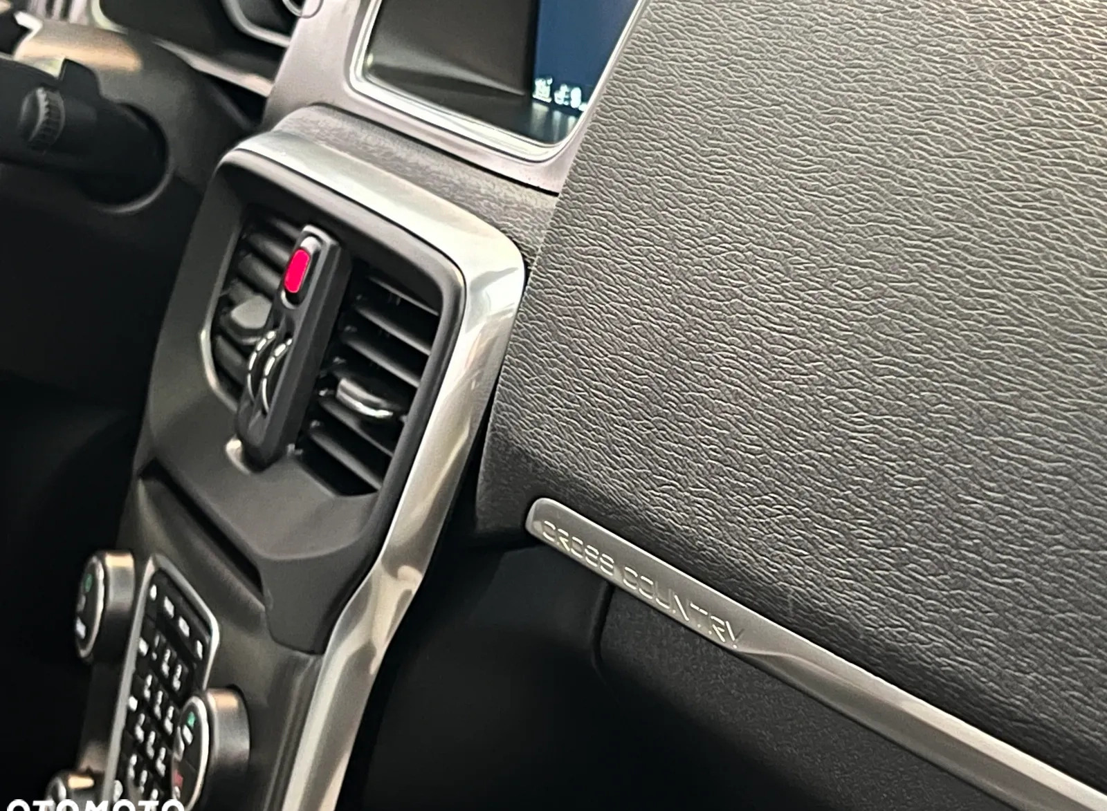 Volvo V40 cena 85900 przebieg: 142000, rok produkcji 2016 z Pilawa małe 562